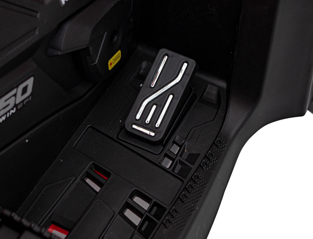 Quad Can Am Outlander ATV Czerwony