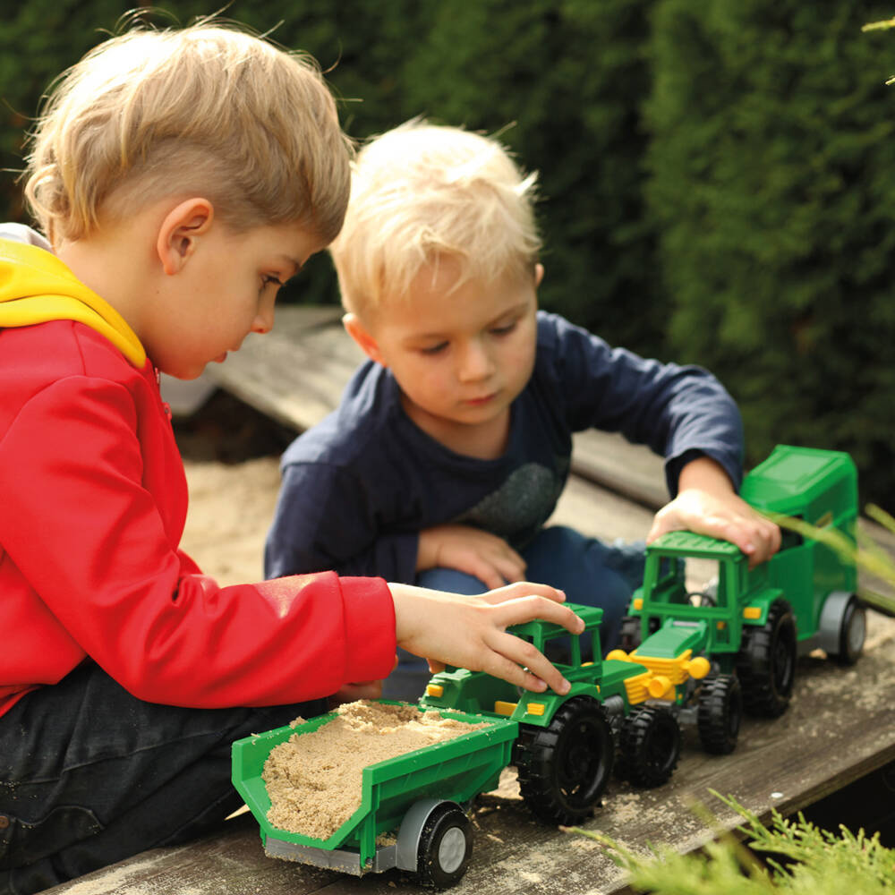 Farmer traktor z przyczepą w kartonie