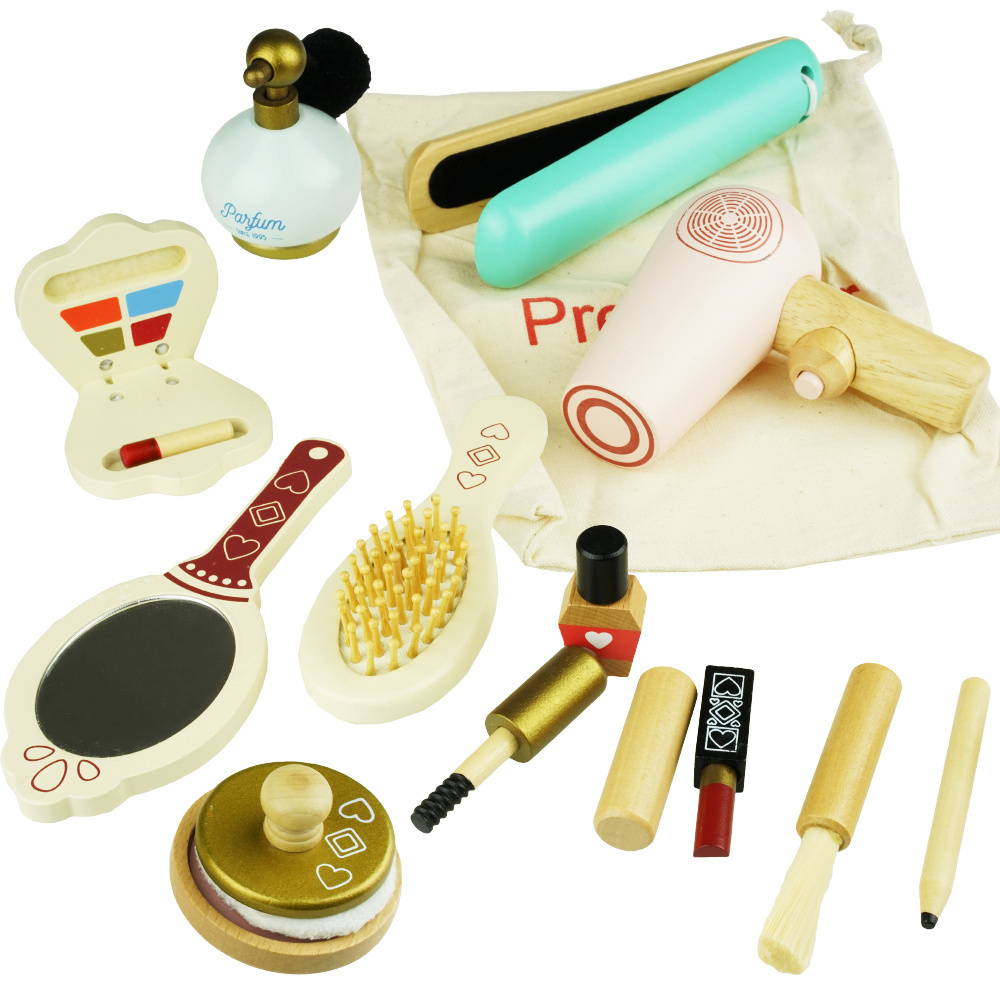 Zestaw drewnianych akcesoriów piękności toaletka