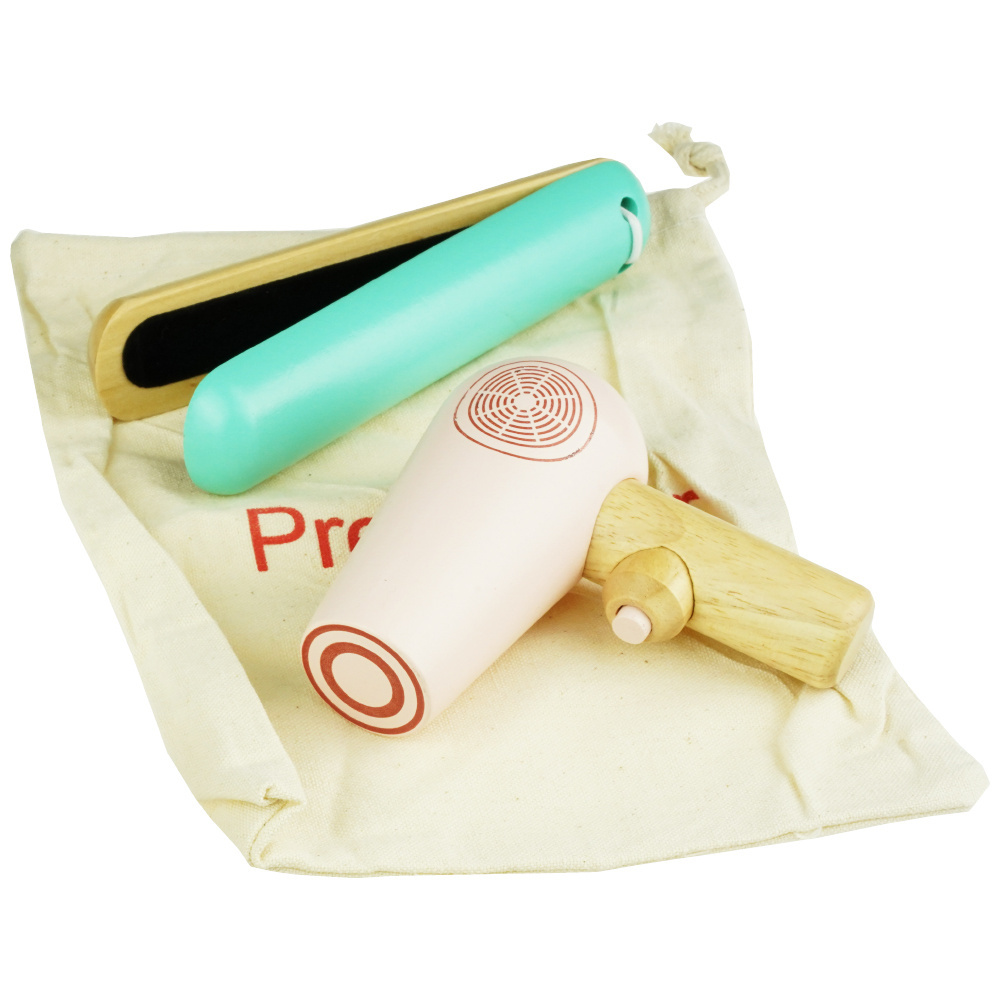 Zestaw drewnianych akcesoriów piękności toaletka