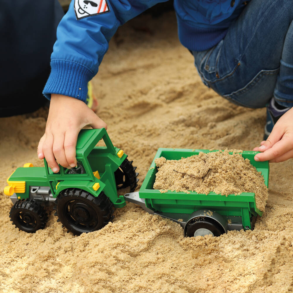 Farmer traktor z przyczepą w kartonie