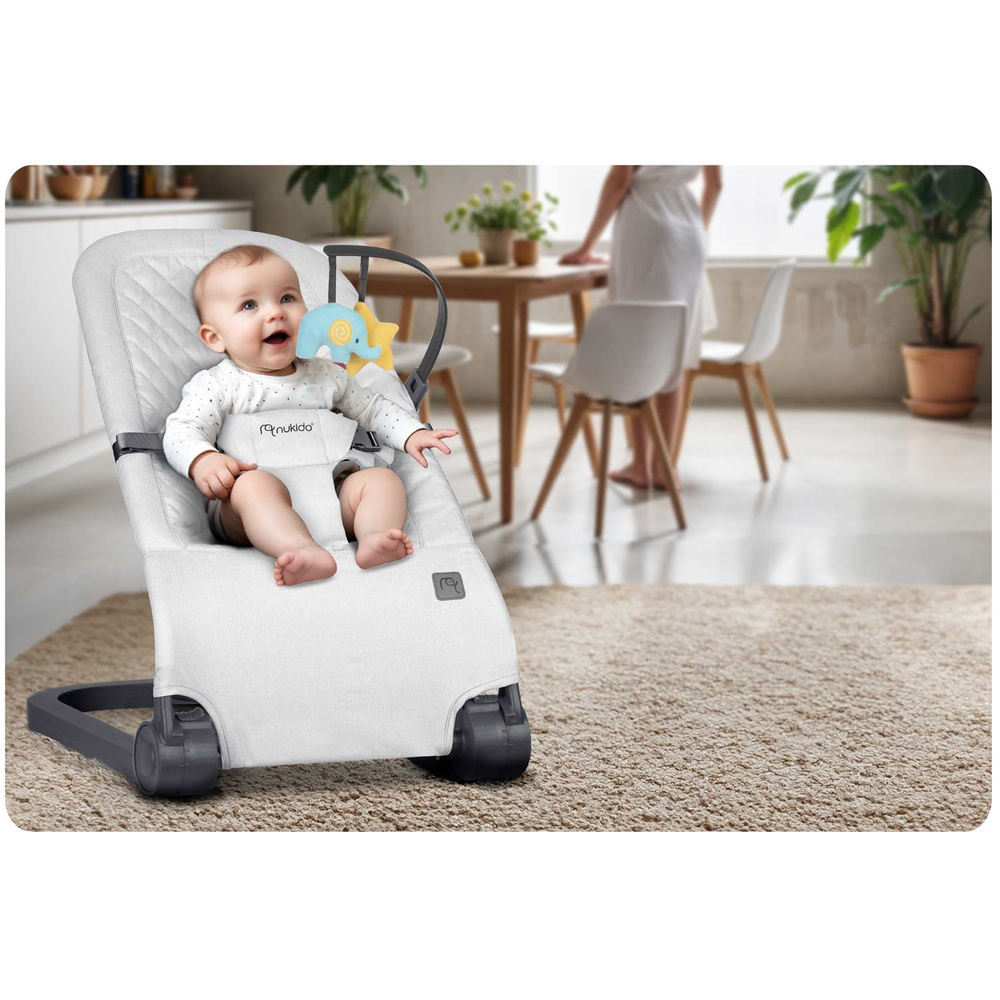 Leżaczek bujaczek z zabawkami - jasno szary