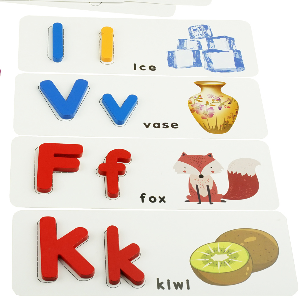 Drewniana gra w kombinację słów alfabet
