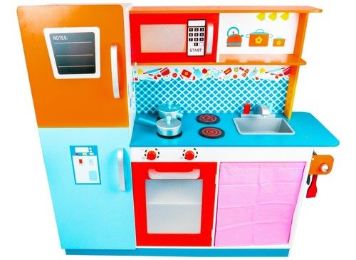 Drewniana kuchnia dla dzieci z lodówką, piekarnikiem